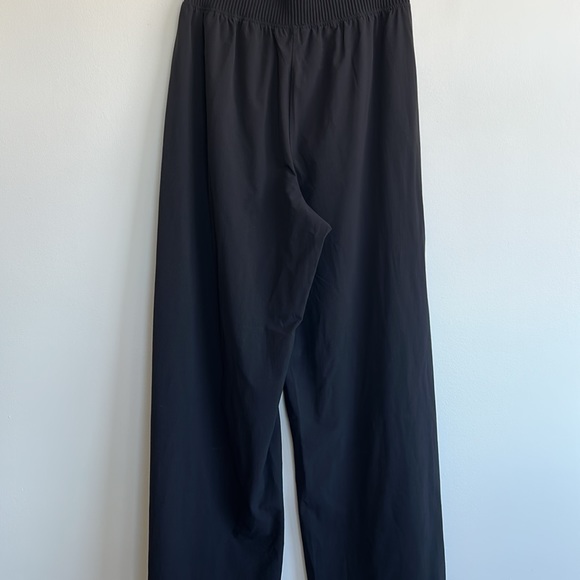 Stretch Woven Wide-Leg High-Rise Pant In Black - Picture 8 of 10